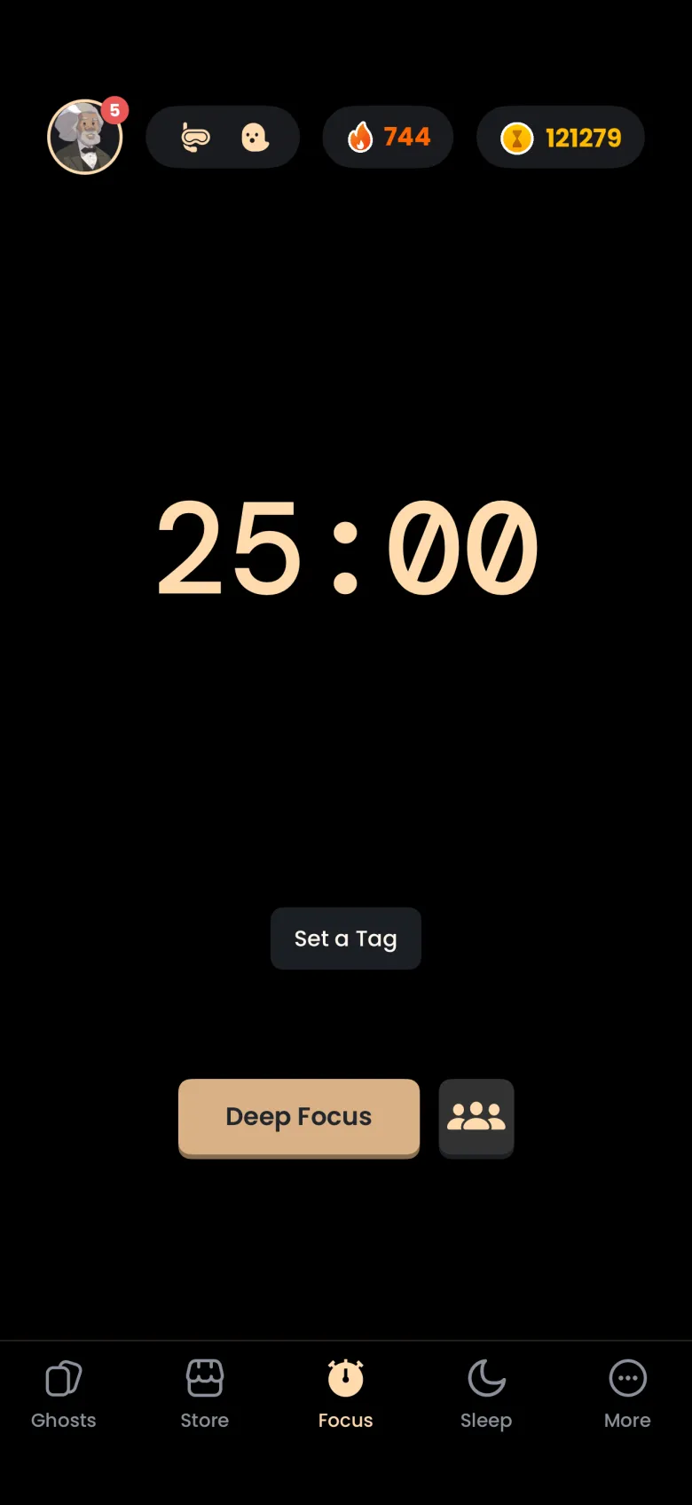 Focus tab with the guide avatar, a 744 day streak flame and a coin balance of 121279 in the header above the 25:00 timer and the Deep Focus button.